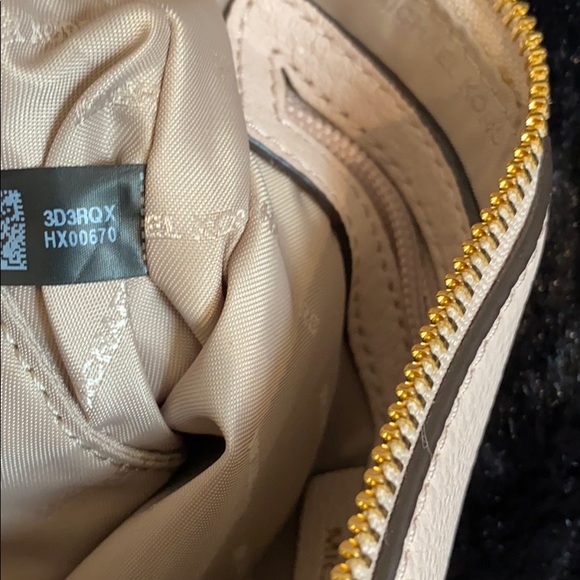 NWOT Michael Kors Soft Leather Crossbody Bag. - Picture 13 of 16